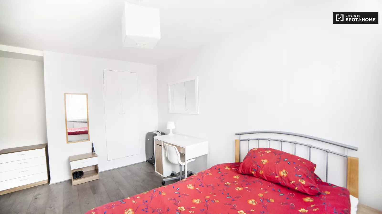 Room Burcham Street in Greater London