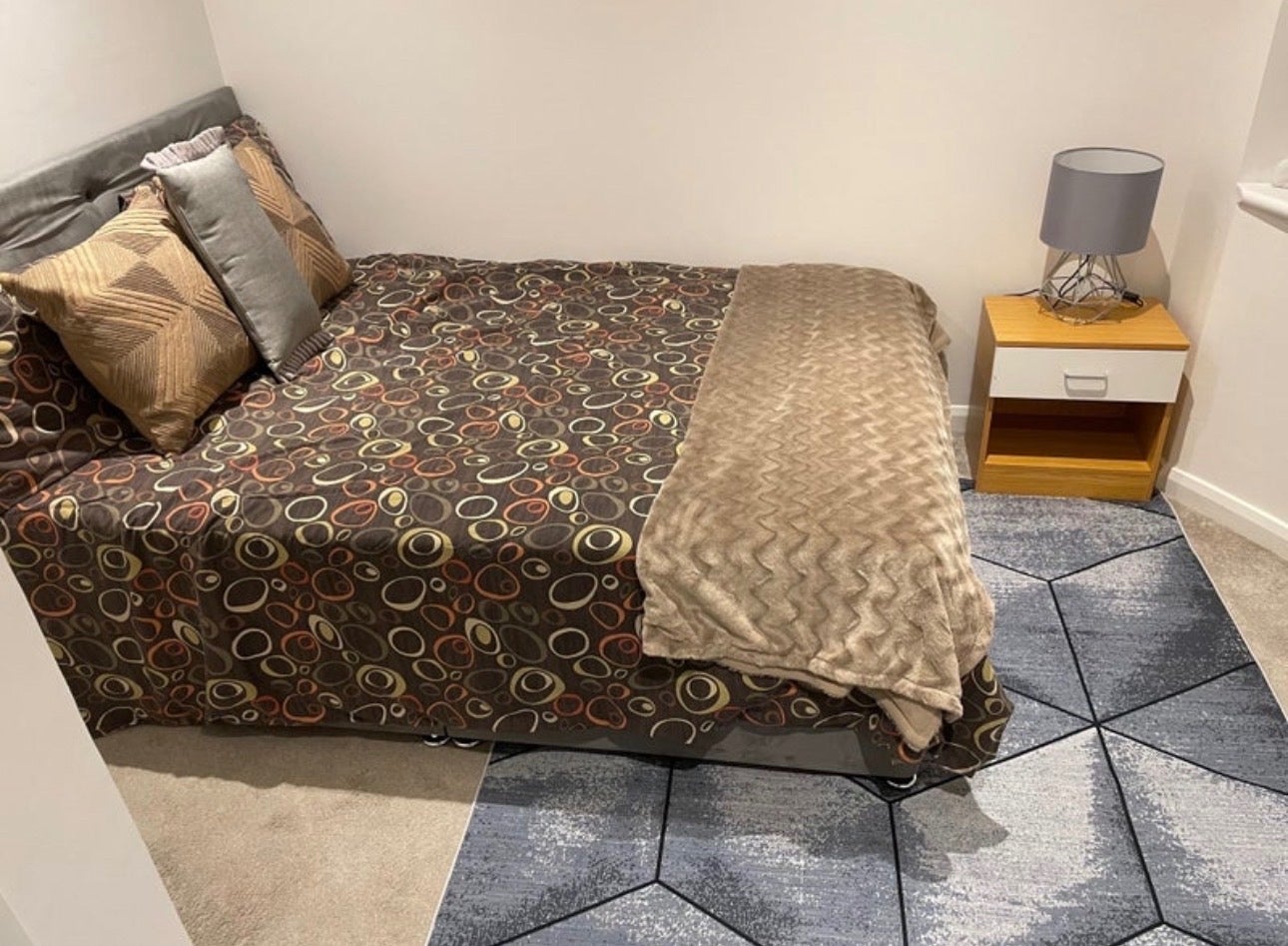 Room Oakdene Road in Watford