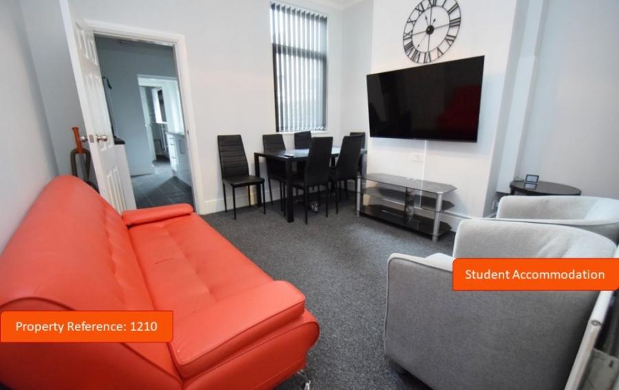 Room Darnley Street in Stoke-on-Trent