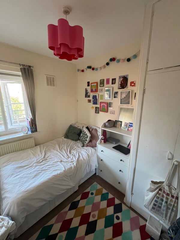 Room Balham Hill in Greater London