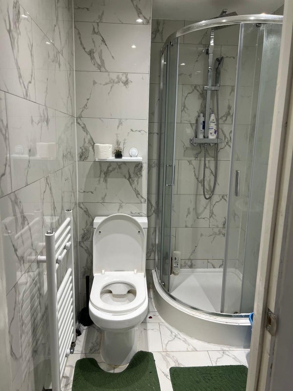 Room Nightingale Vale in Greater London