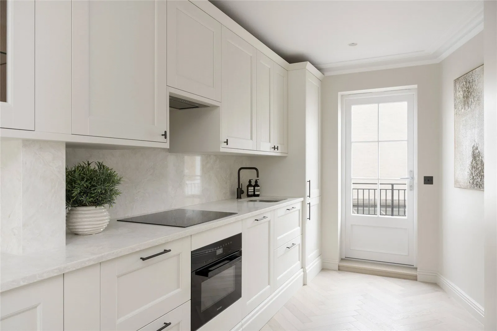 Flat Milner Street in Greater London