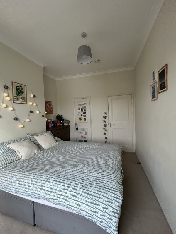 Room Atherton Street in Greater London
