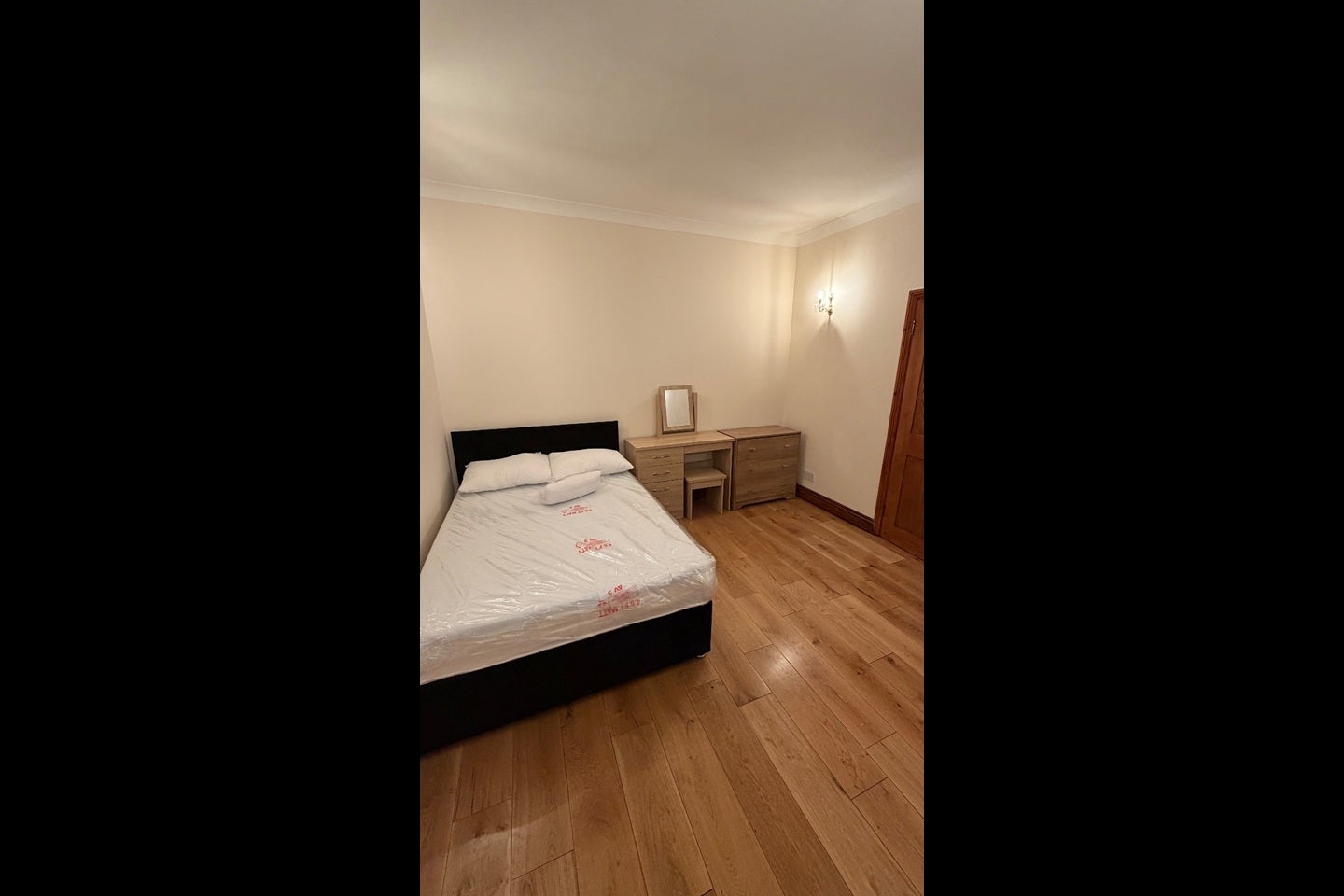 Room Leander Road in Greater London
