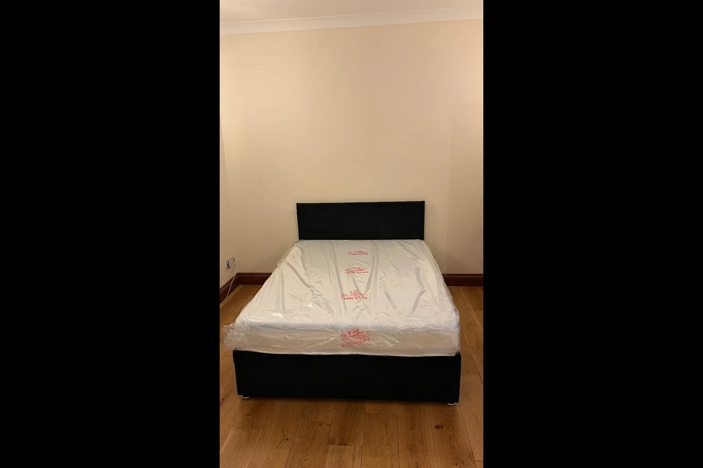 Room Leander Road in Greater London