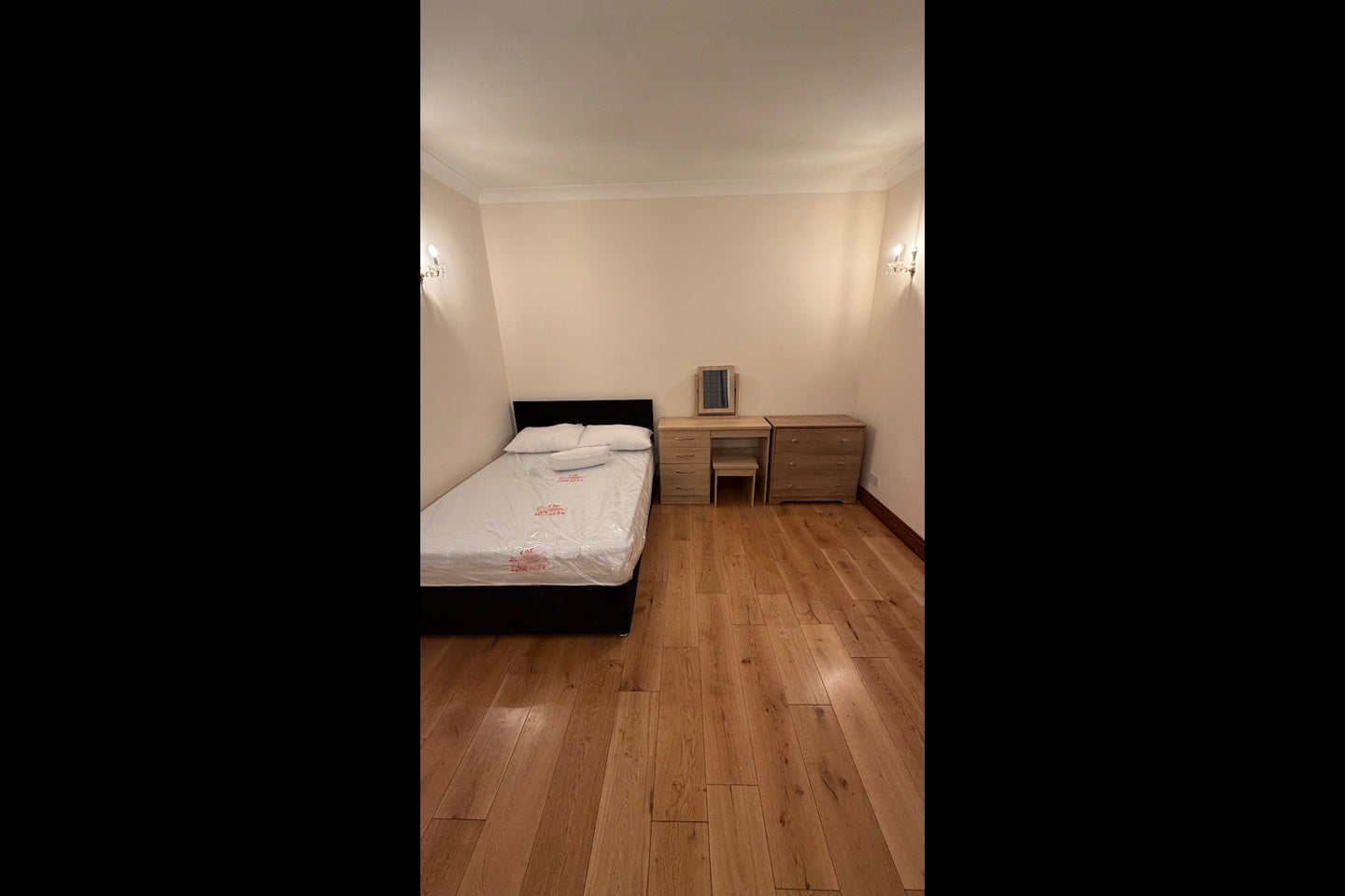 Room Leander Road in Greater London