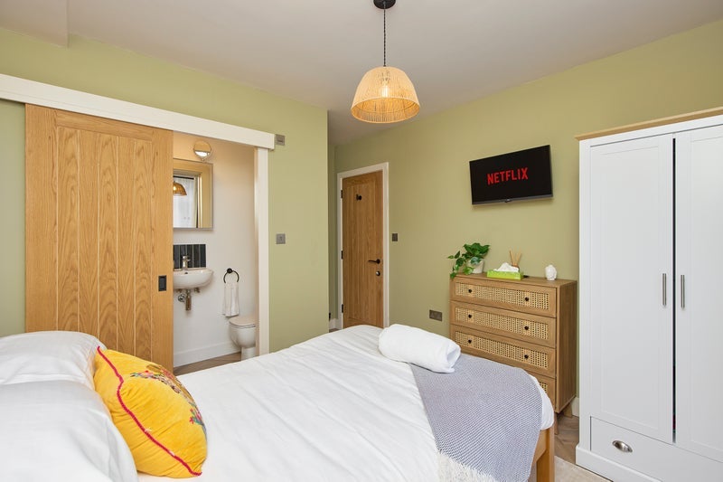 Room Barrington Road in Metropolitan Borough of Solihull