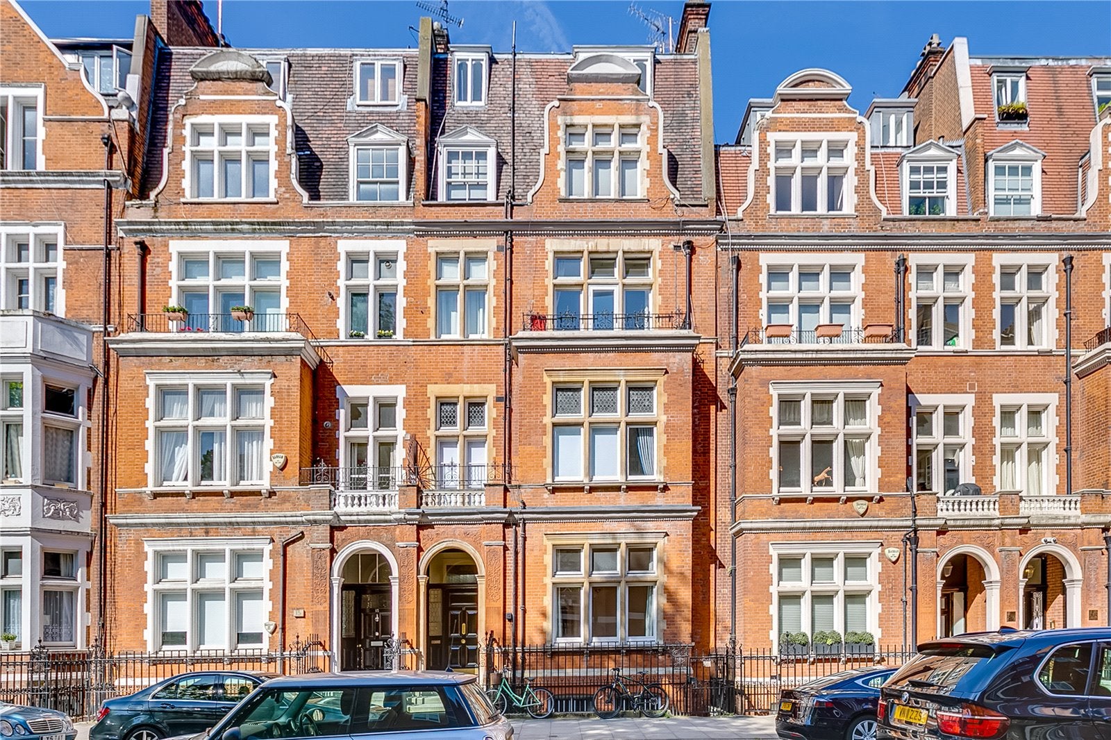Flat Palace Court in City of Westminster