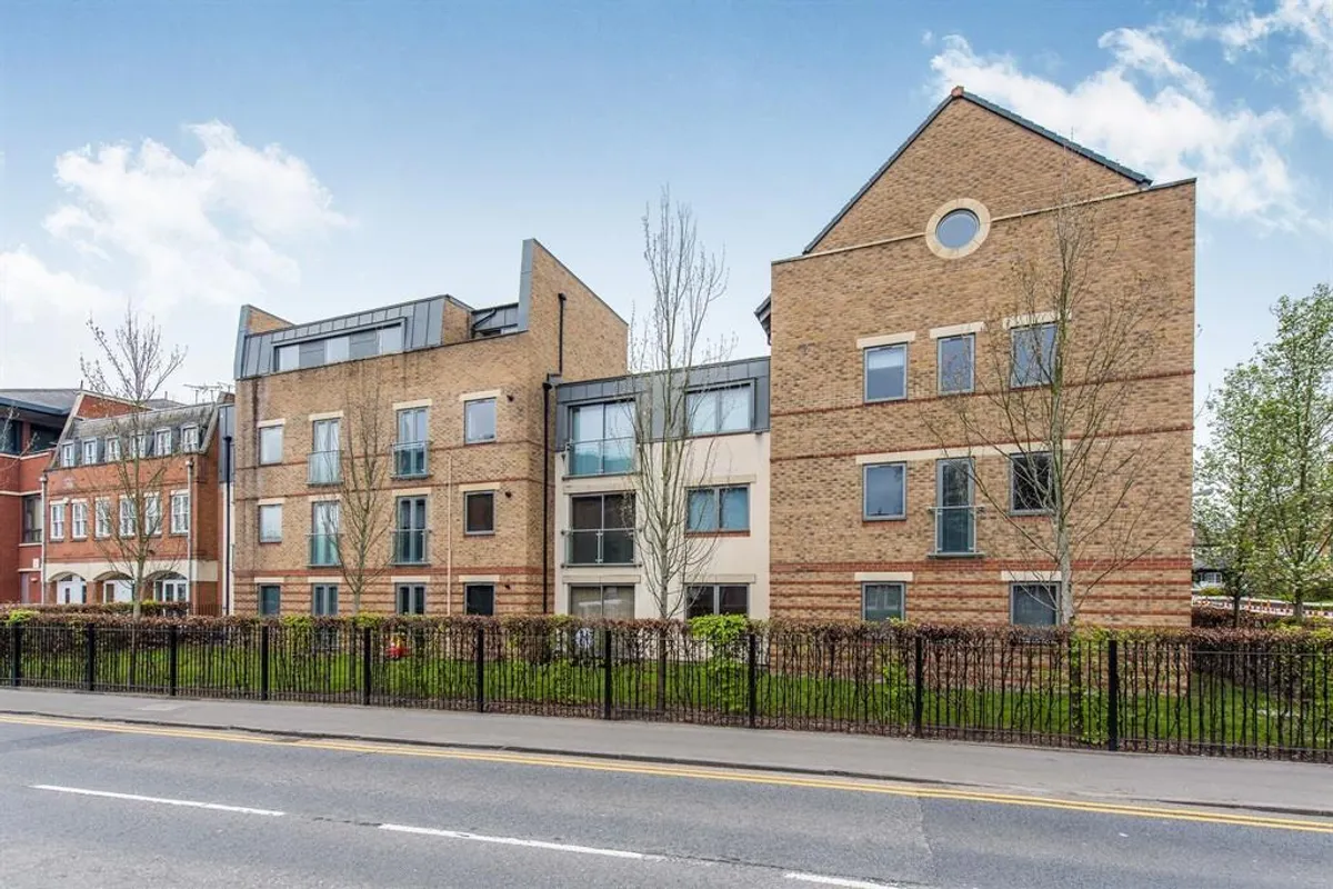 Flat Marlow Road in Maidenhead