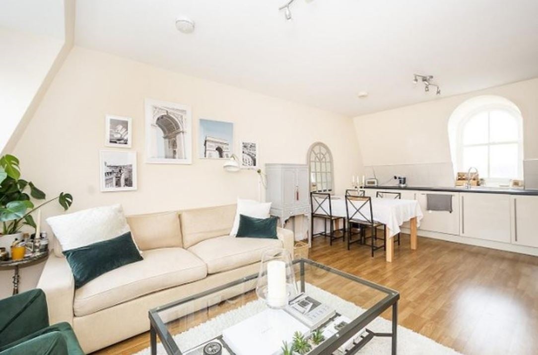 Flat Penrose Mews in Greater London