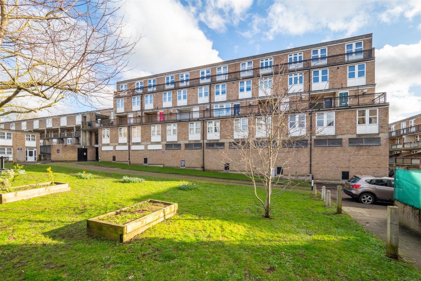 Flat Nettlecombe Close in Greater London