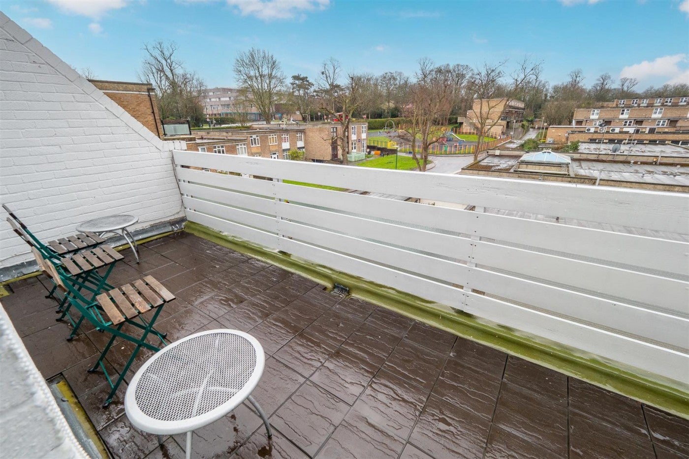 Flat Nettlecombe Close in Greater London