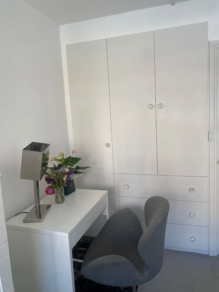 Room Fulham Road in Greater London