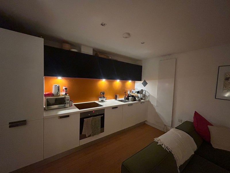 Room Acton Mews in Greater London