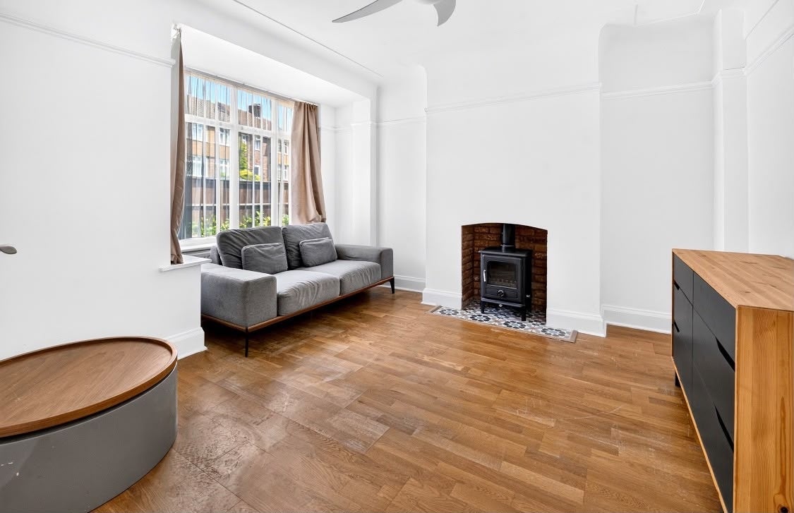 Room South Park Crescent in Greater London
