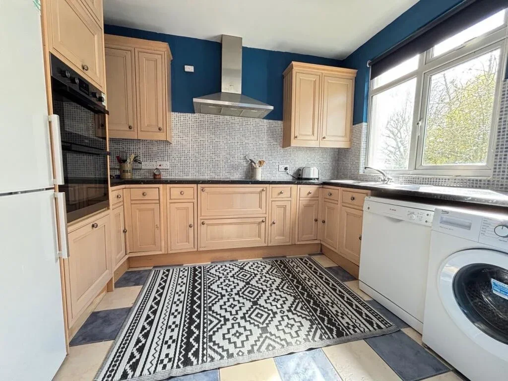 Flat Coopers Lane in Greater London