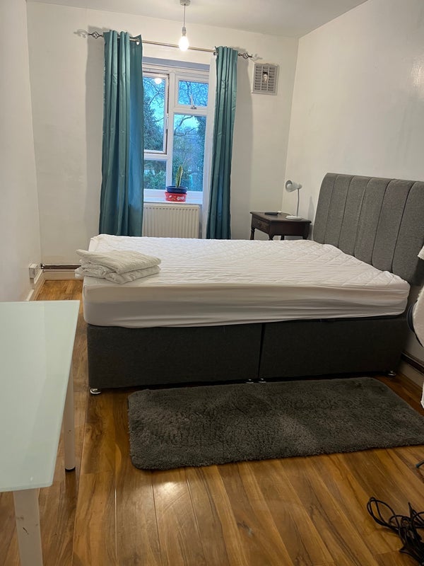 Room Charters Close in Greater London