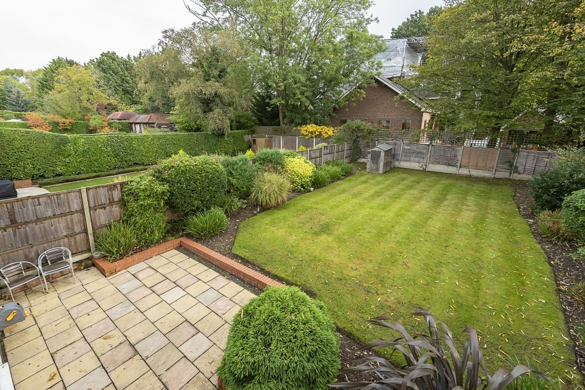 House Bellfield Avenue in Greater London