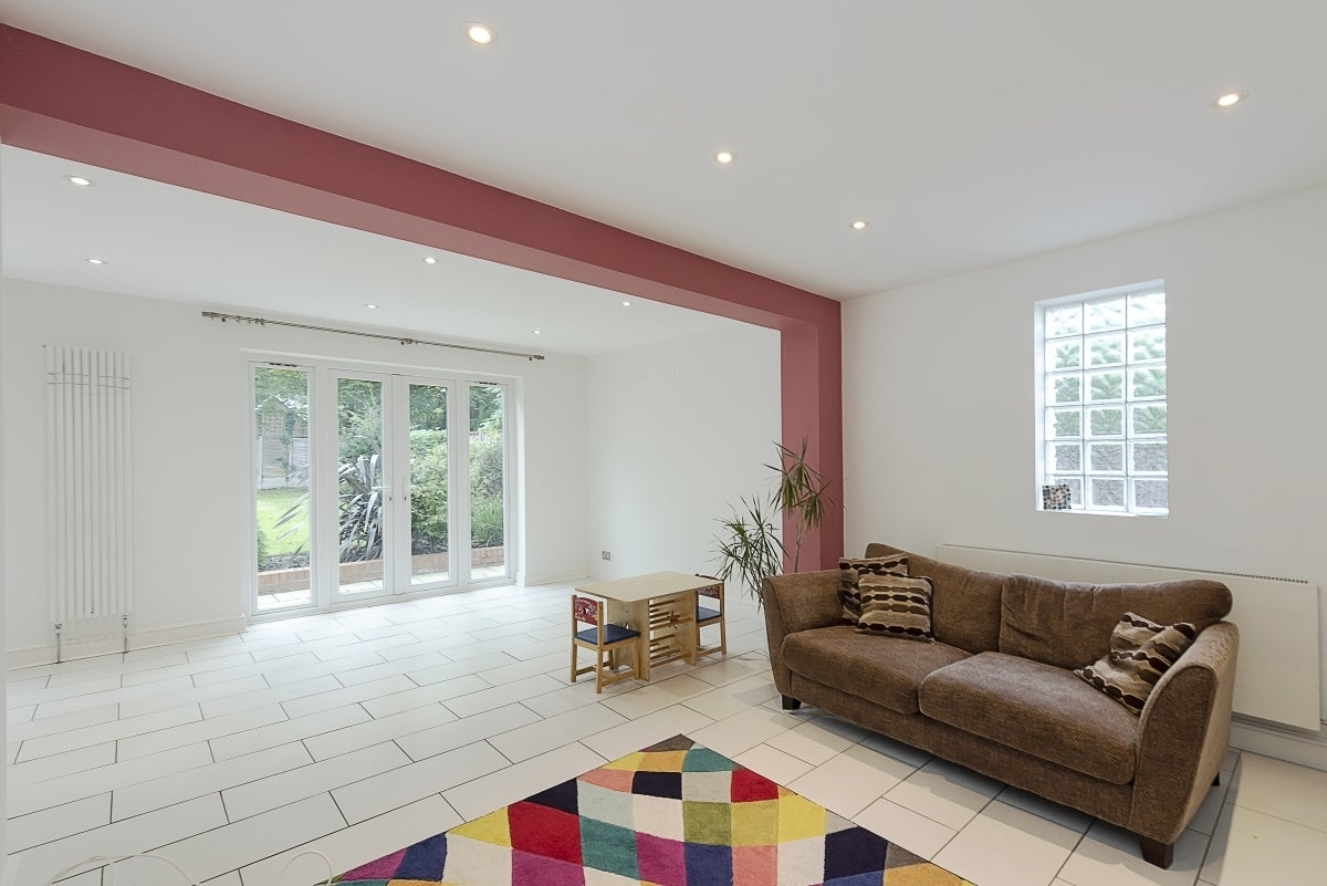 House Bellfield Avenue in Greater London