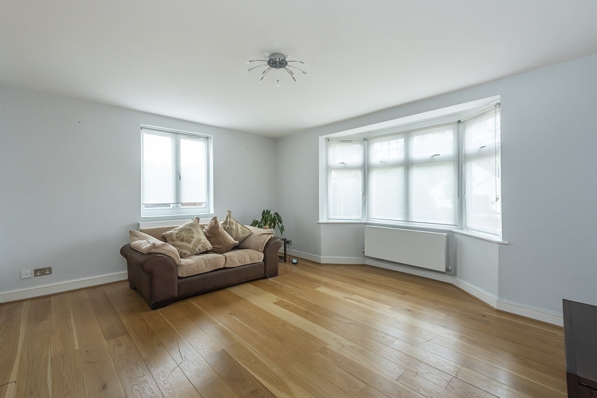 House Bellfield Avenue in Greater London