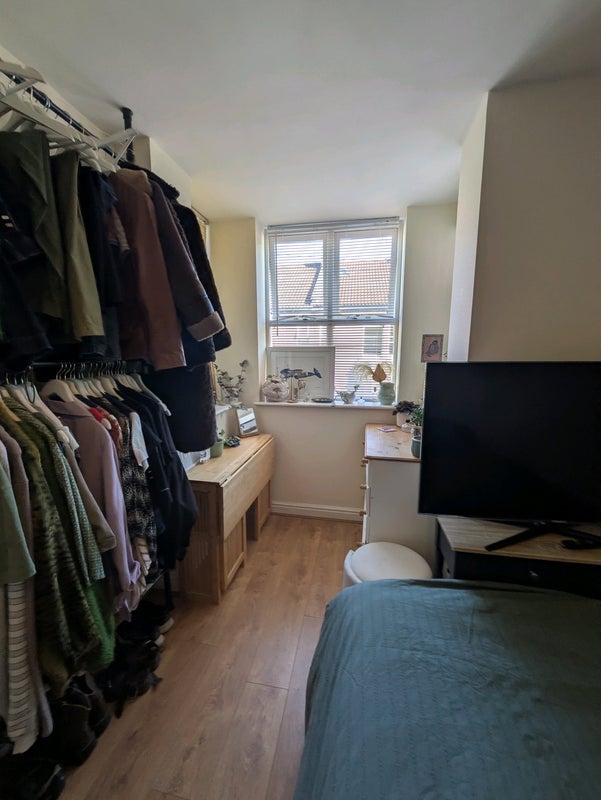 Room Lower Cheltenham Place in Bristol