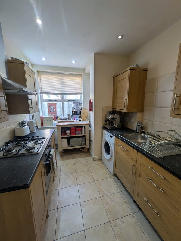 Room Lower Cheltenham Place in Bristol