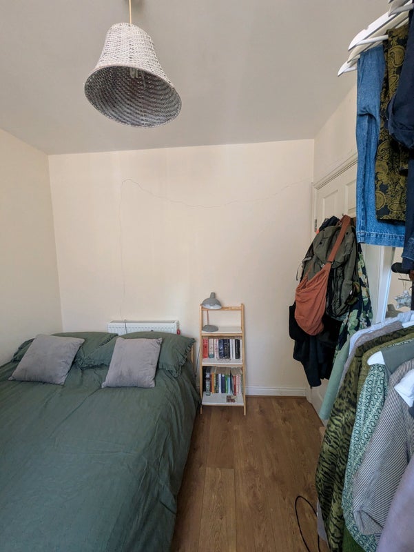 Room Lower Cheltenham Place in Bristol