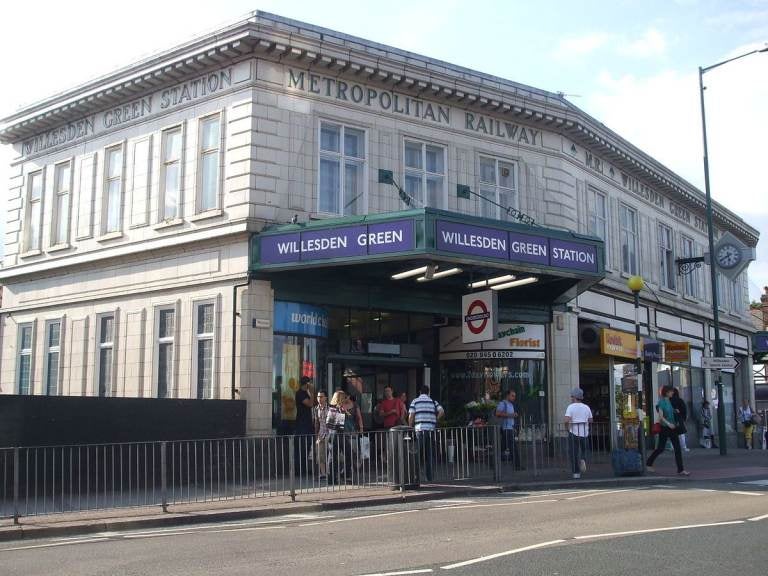 Flat Donnington Road in Greater London