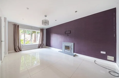 House Maybrook Gardens in High Wycombe