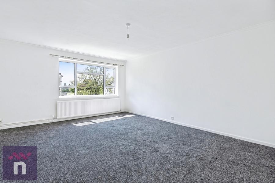 Flat Lansdown Road in Cheltenham