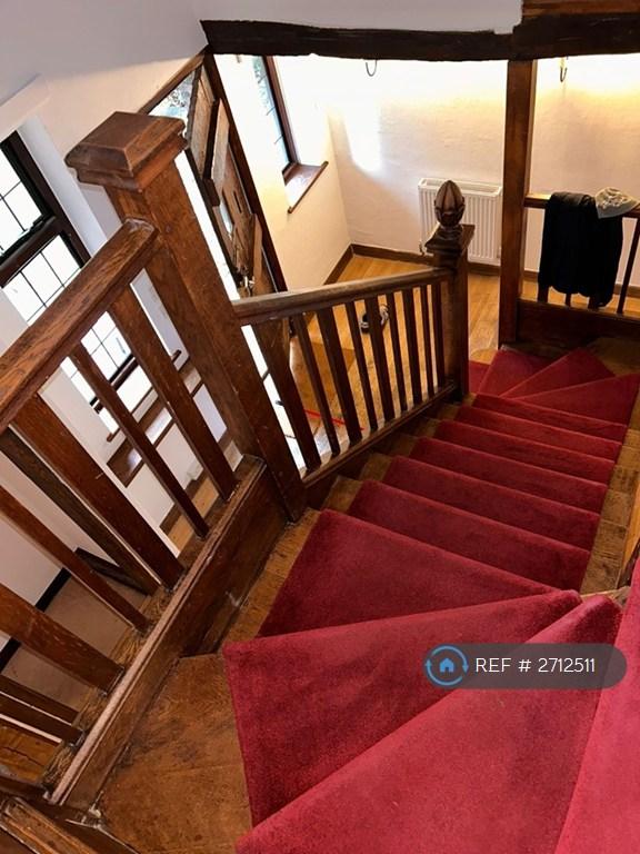 House Latton Close in Elmbridge