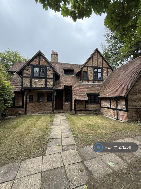 House Latton Close in Elmbridge