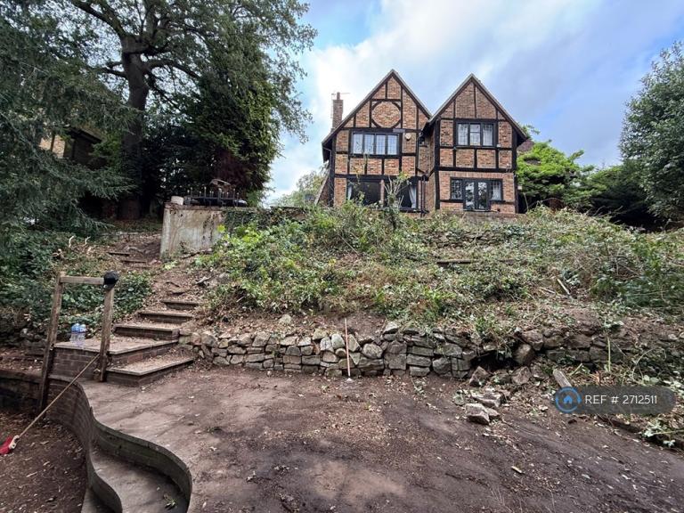 House Latton Close in Elmbridge