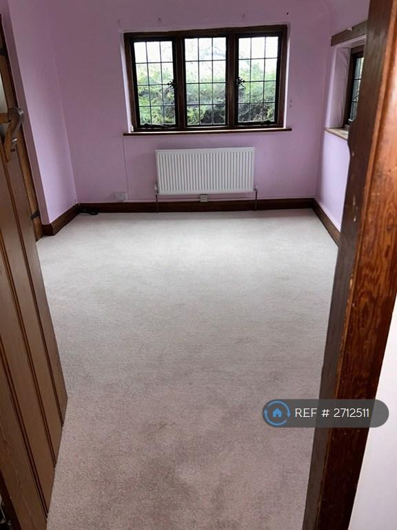 House Latton Close in Elmbridge