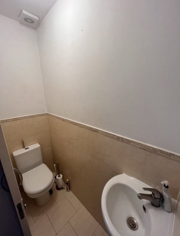 Room Alberta Street in Greater London