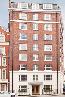 Flat Hill Street in City of Westminster