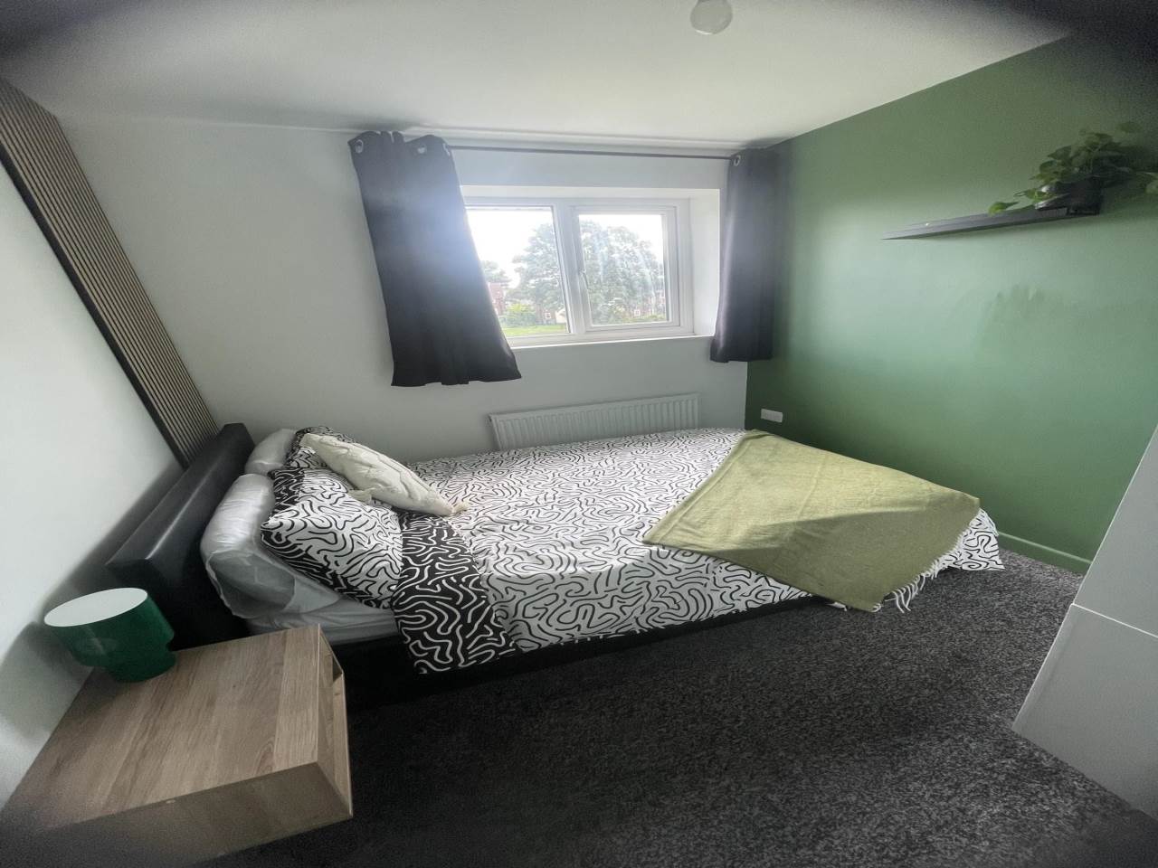 Room Croftside Close in Leeds