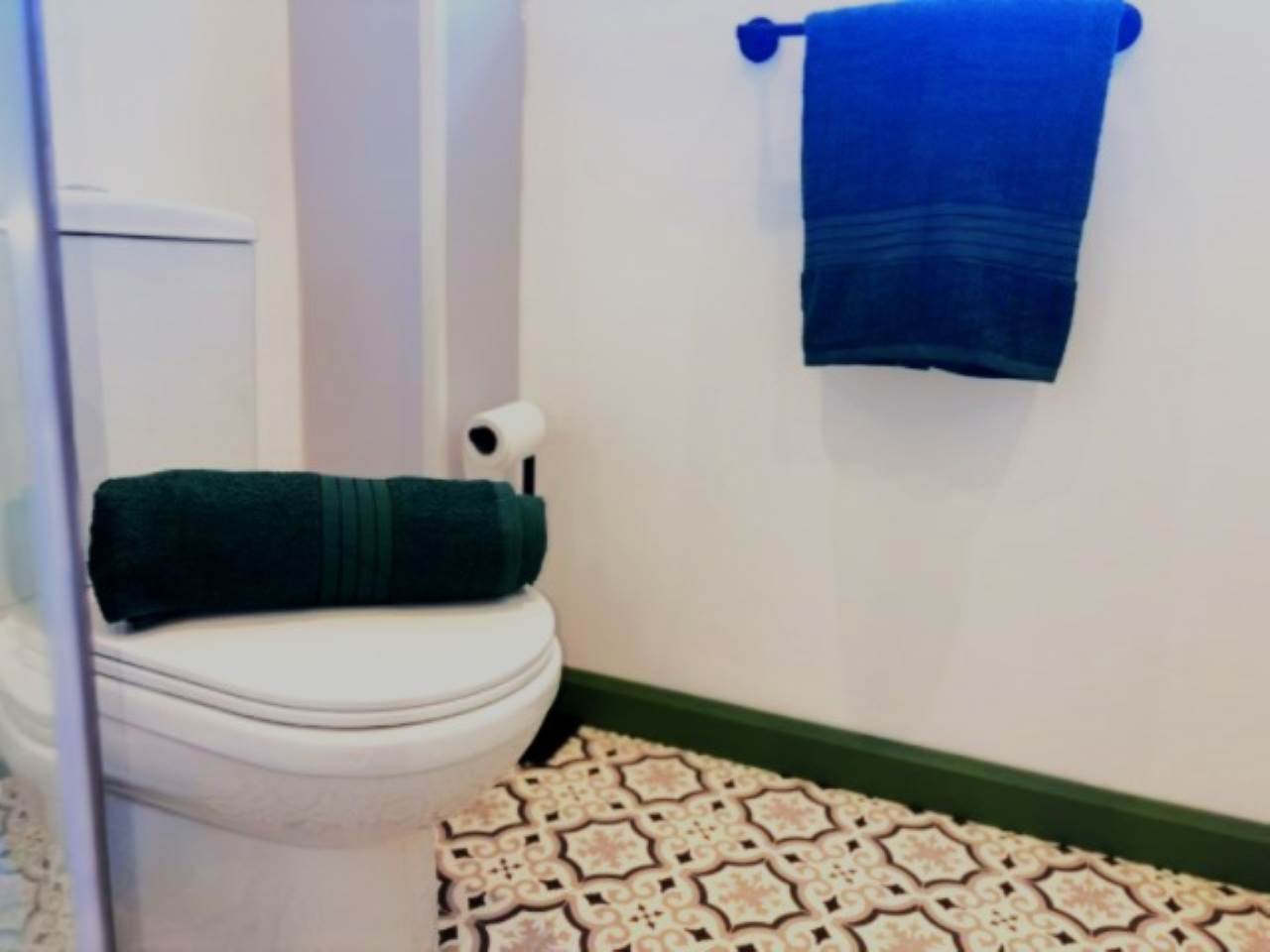 Room Croftside Close in Leeds