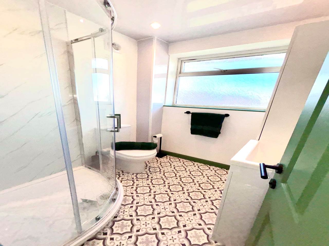 Room Croftside Close in Leeds