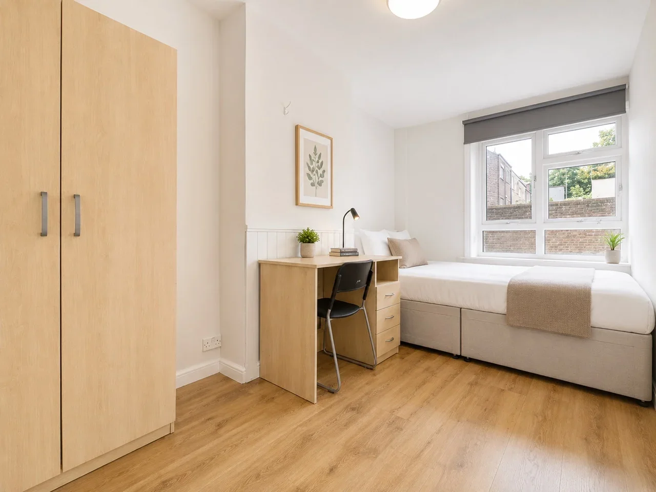 Flat Moelwyn Hughes Court in Greater London