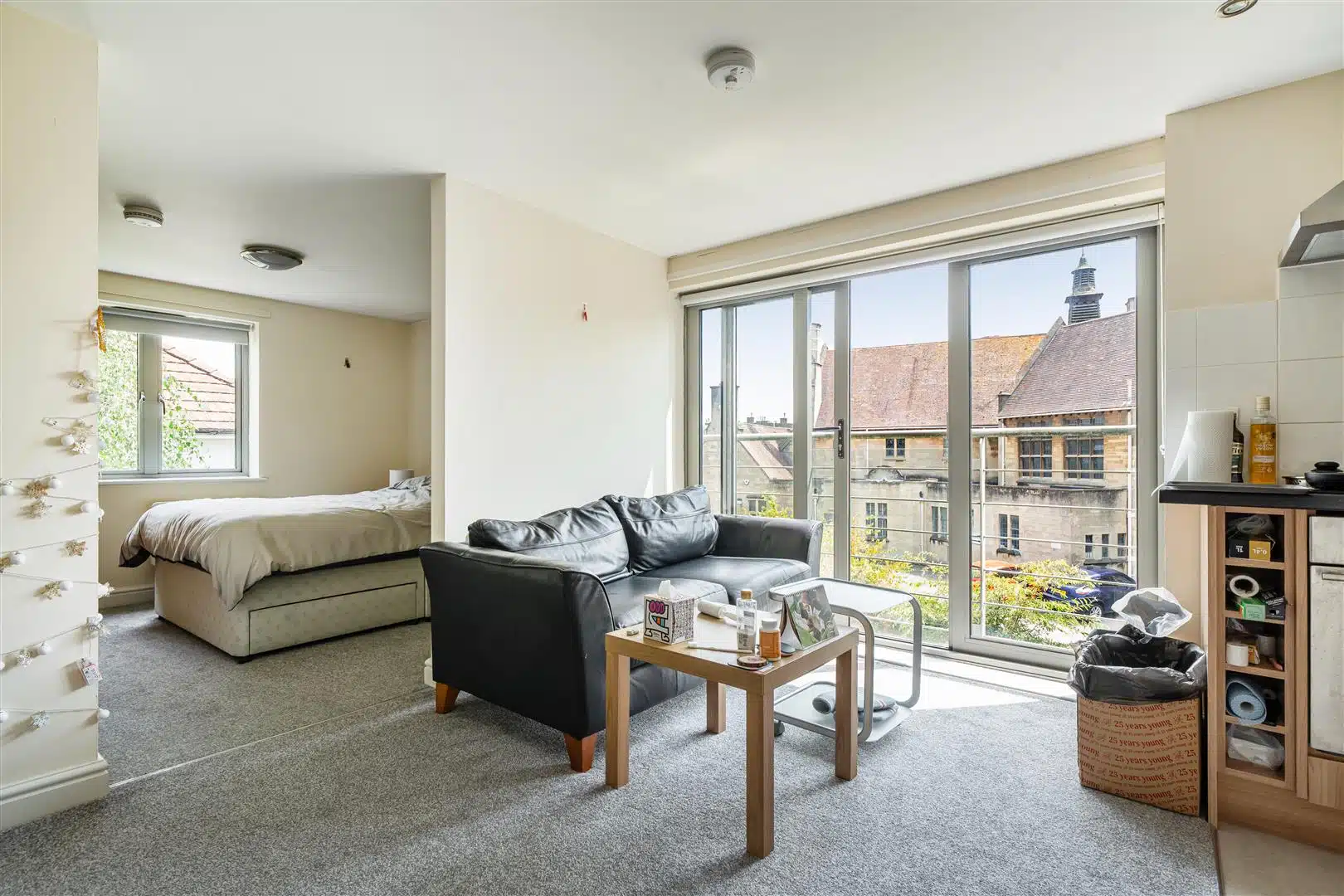 Flat Cotham Lawn Road in Bristol