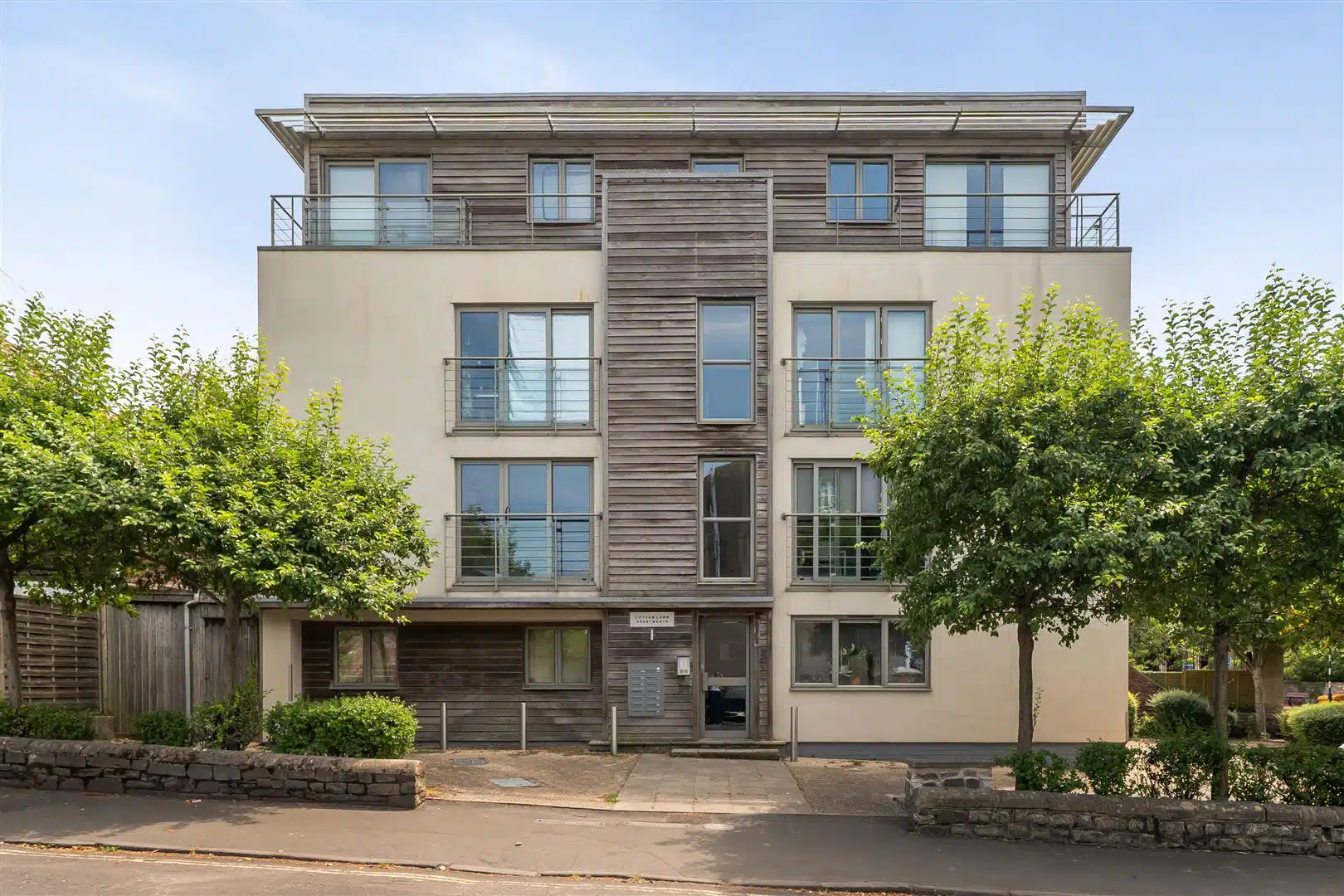 Flat Cotham Lawn Road in Bristol
