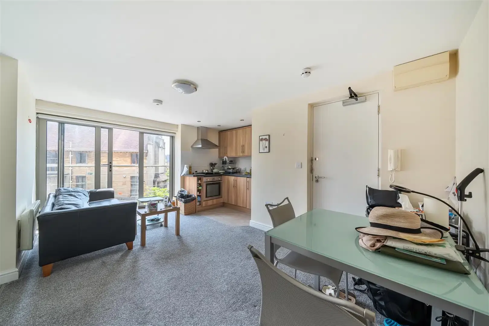 Flat Cotham Lawn Road in Bristol