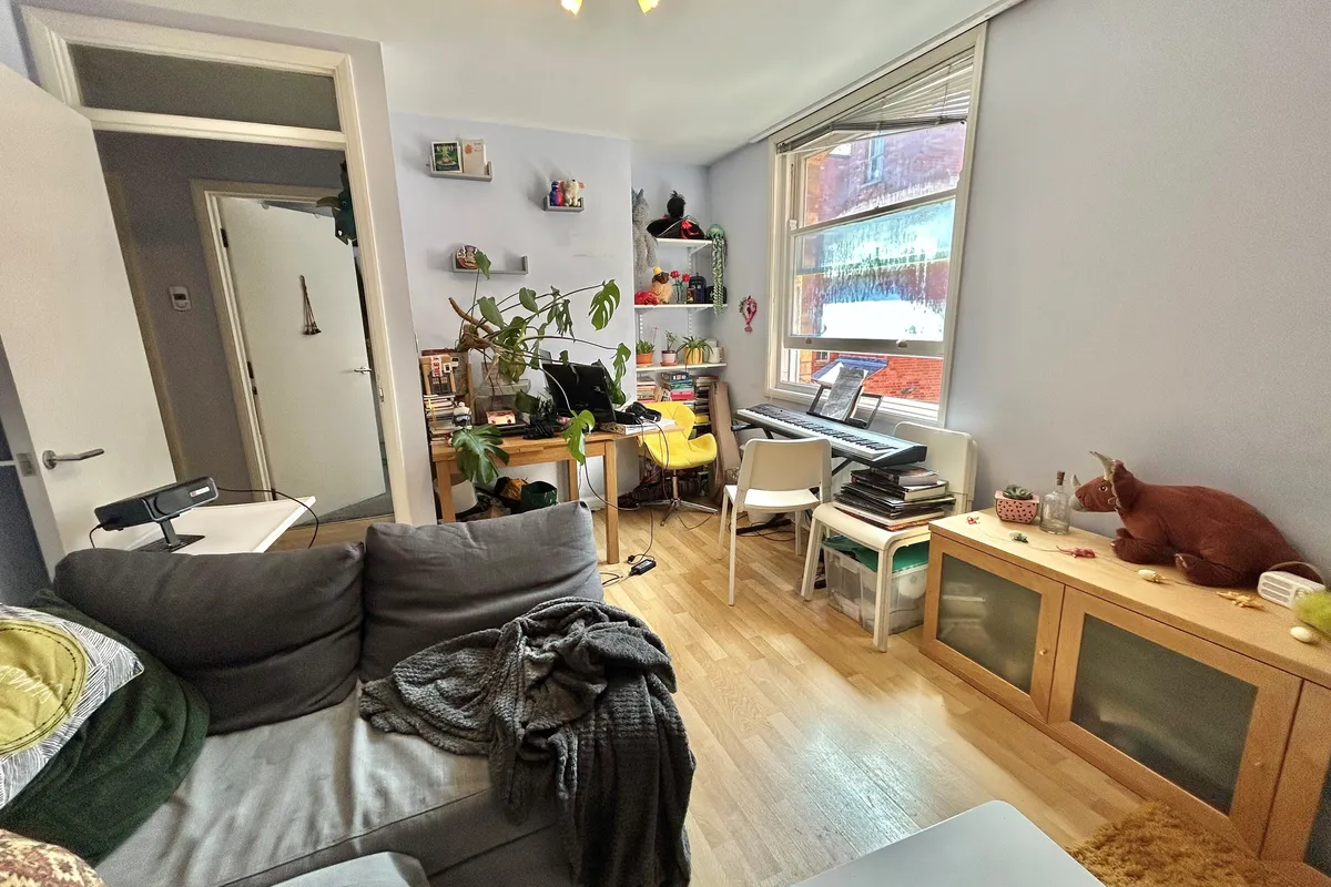 Flat Regent Court in Nottingham