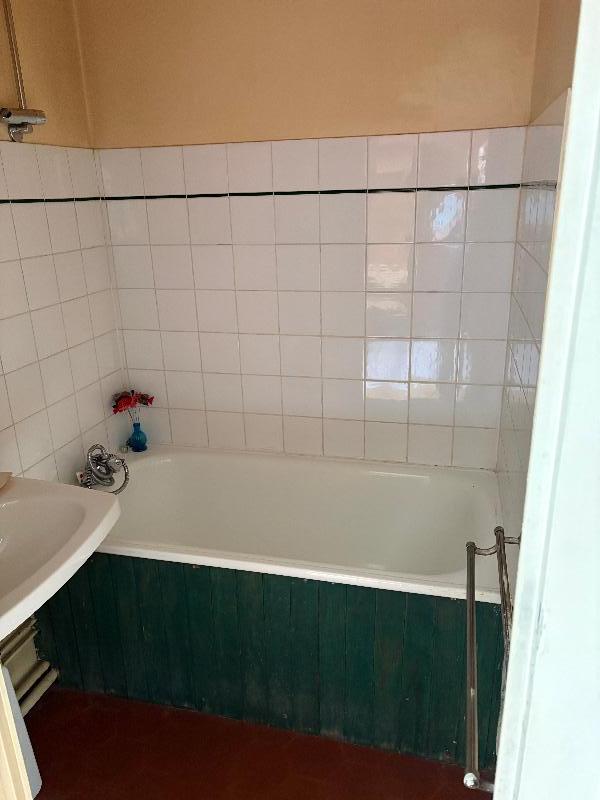 Room Rue des Treilles in Libourne