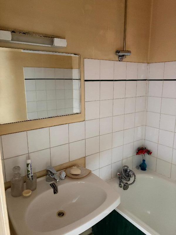 Room Rue des Treilles in Libourne