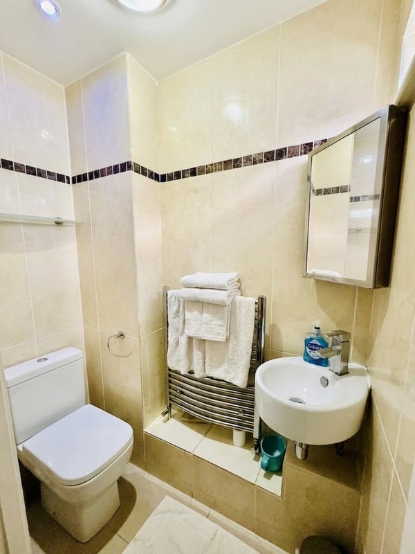 Room Newchurch Road in Slough