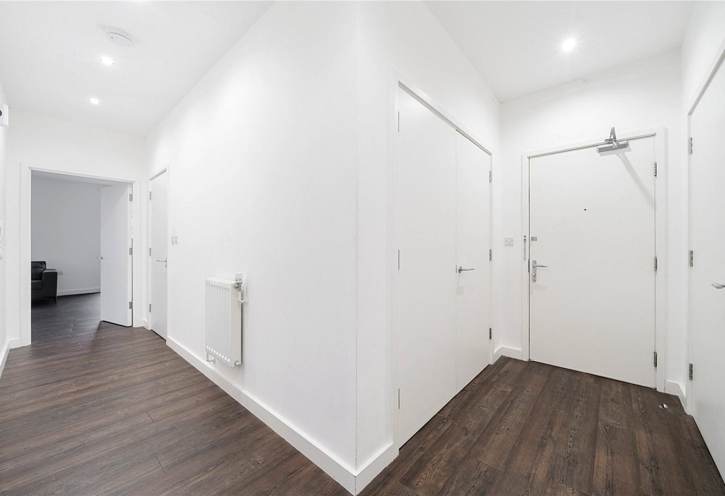 Flat Shackleton Way in Greater London