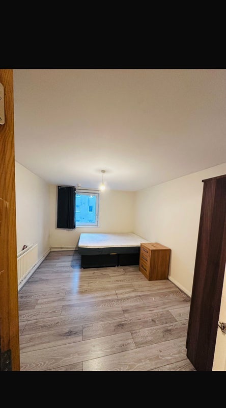 Room Marlborough Grove in Greater London