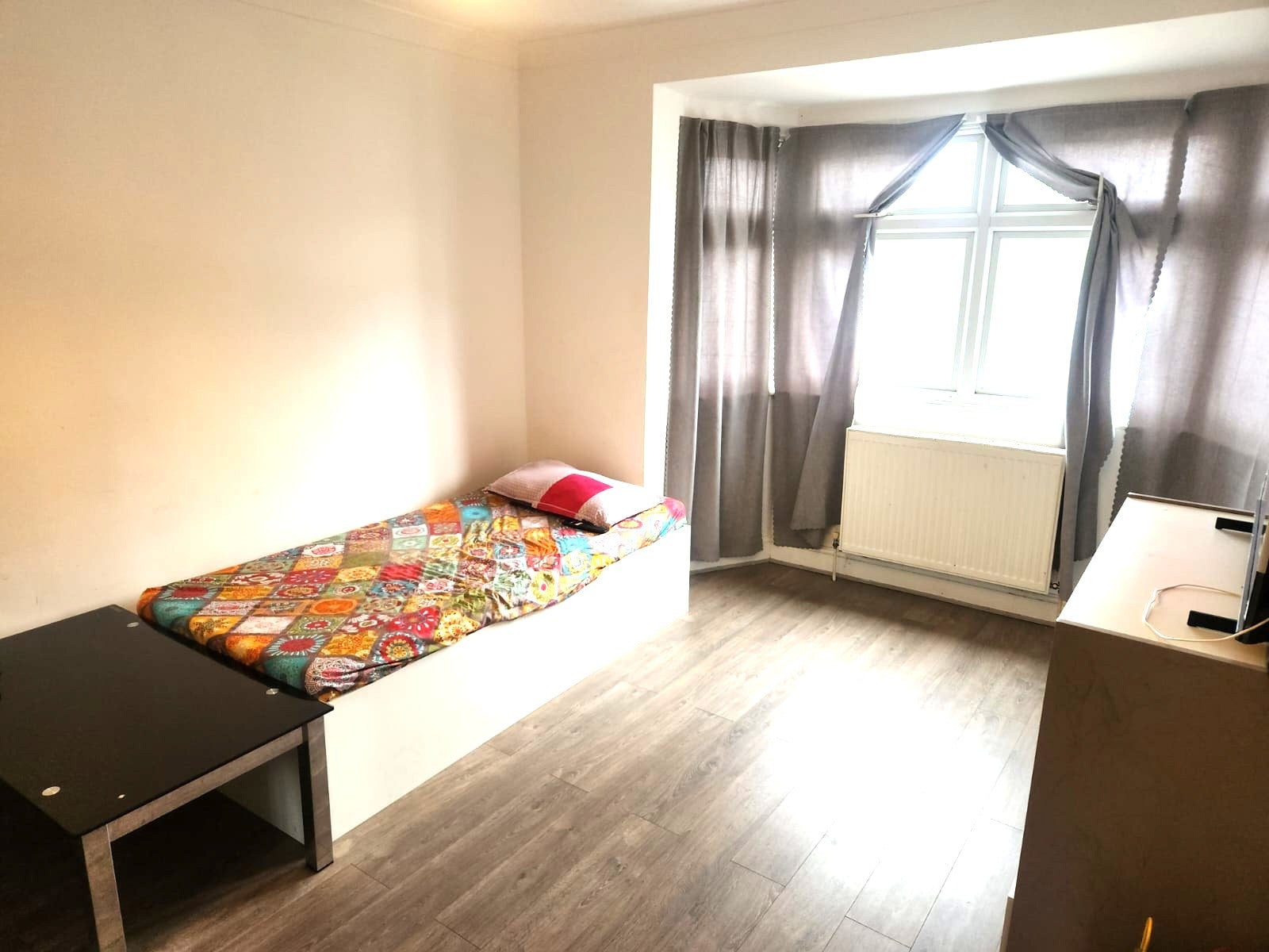 House Perry Close in Greater London